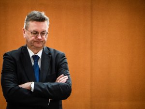 Almanya Futbol Federasyonu Başkanı Grindel İstifa Etti