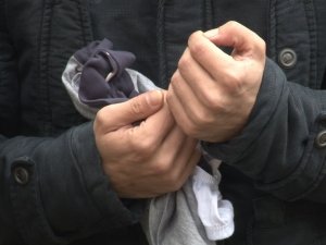 Oğlunun Kıyafetini Bir An Olsun Elinden Bırakmadı