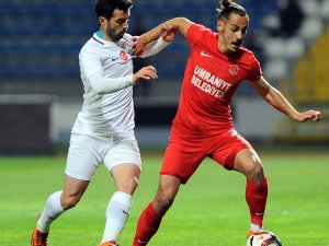 İlk Yarı Sessiz Bitti