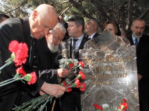 Onbinlerce Seveni Başbuğu Kabri Başında Andı