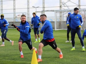 Evkur Yeni Malatyaspor’da Mustafa Akbaş’ın Ayak Parmağı Kırıldı