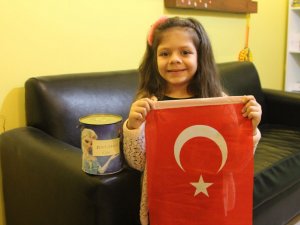 Küçük Nevin Kocaman Yüreğiyle Bakın Ne Yapıyor