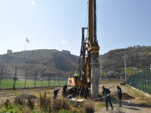Akyazı Şenol Güneş Kompleksi İçinde Yapılacak Olan Çift Yönlü Tribünün İnşaatına Başlandı