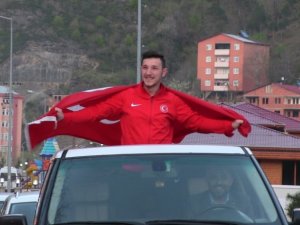 Artvin’ın Gururu Konvoyla Karşılandı