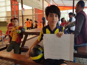 Minik Taraftar Topunu Satıp Fenerbahçe’ye Bağış Yaptı