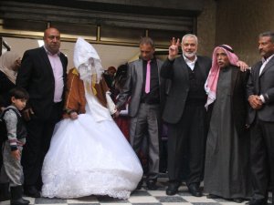 Evi Bombalanınca Hamas Liderinin Evinden Gelin Çıktı