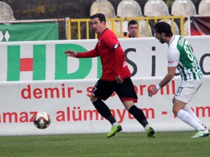 Spor Toto 1. Lig: Giresunspor: 0 - Gençlerbirliği: 0 (İlk Yarı Sonucu)
