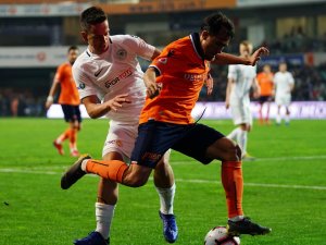 Spor Toto Süper Lig: Medipol Başakşehir: 0 - Konyaspor: 0 (İlk Yarı)