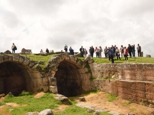 Zerzevan Kalesi’ne Turist Akını