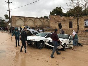 İran’da Sel Bölgelerindeki 60 Bin Kişiye Tahliye Kararı