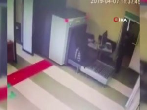 X-ray Cihazından Çantasıyla Geçti