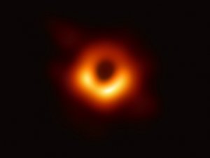 Astrofizikçiler İlk Kara Delik Fotoğrafını Yayınladı