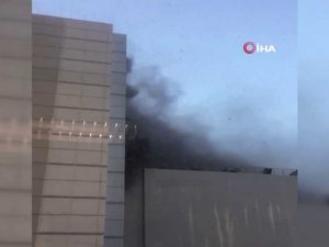Tayland’da Avm’de Yangın: 2 Ölü, 16 Yaralı