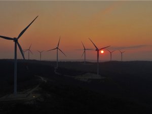 Rüzgar Güllerinin Gün Batımıyla Birleşen Manzarası Mest Etti