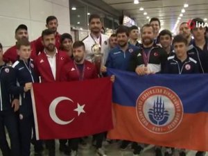 Serbest Güreş Milli Takımı, İstanbul’a Geldi