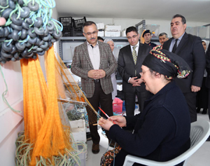 Vali Kemal Çeber Kadın Balıkçıları Ziyaret Etti