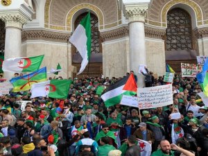 Cezayir’deki Protestolarda 180 Kişi Gözaltında