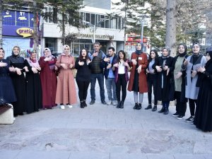 İşaret Dili Kursiyerlerinden Gümüşhane Caddelerinde Sosyal Deney