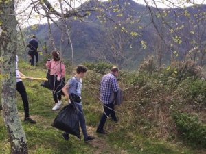 Lise Öğrencileri Tarihi Andoz Kalesinde Çevre Temizliği Yaptı