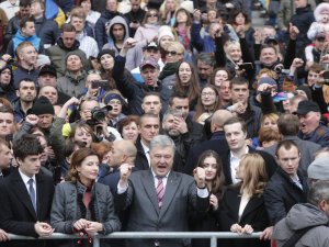 Poroşenko’nun Halk Önünde Tartışmaya Davet Ettiği Zelenskiy Gelmedi