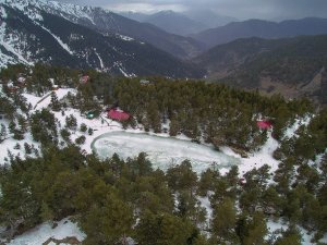 Karla Kaplı Yolu Ulaşıma Açılınca Arap Turistler Soluğu Orada Aldı