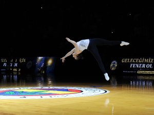 Ayşe Begüm Onbaşı’dan Müthiş Şov