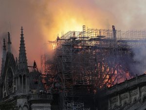 Almanya’da Notre Dame Seferberliği