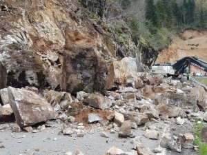 Dereli-Şebinkarahisar yolunda heyelan