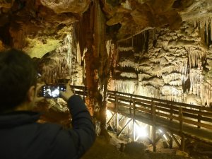 Yer Altındaki Gizemli Dünya Karaca Mağarası’nda Sezon Başladı