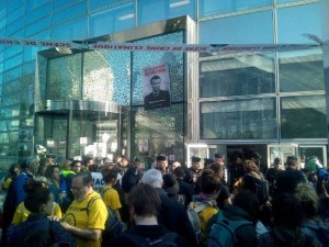 İklim Savunucuları Dev Fransız Firmalarına Girişi Engelledi