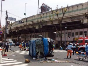 Japonya’da Araç Yayaların Arasına Daldı: 2 Ölü