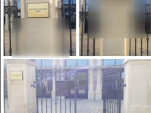 İngiltere’de Bir Caminin Girişine Irkçı Yazılar Yazıldı
