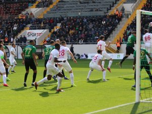 Spor Toto Süper Lig: Akhisarspor: 0 - Antalyaspor: 2 (İlk Yarı)