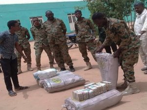 Sudan’ın Devrik Lideri Beşir’in Bavullarından Servet Çıktı