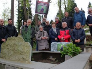 Gazeteci Ahmet Kayacık Mezarı Başında Anıldı