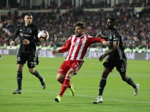 Spor Toto Süper Lig: Dg Sivasspor: 1 - Beşiktaş: 1 (İlk Yarı)