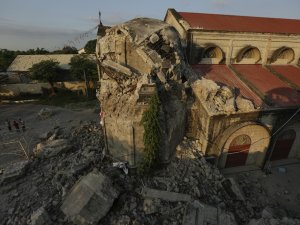 Filipinler’de Enkaz Altından Bir Kişi Kurtarıldı