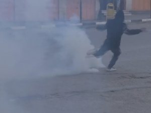 Filistinlilerden Caddeleri Kapatan İsrail Askerlerine Tepki