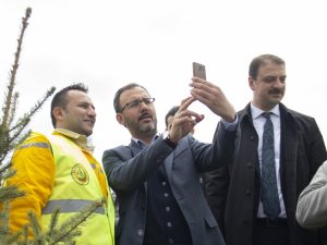 Bakanlık Tarafından Fidan Dikimi Ve Uçurtma Şenliği Düzenlendi