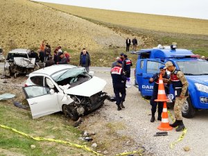 Nişanlısıyla Tartışan Sürücü Felakete Yol Açtı: 2 Ölü