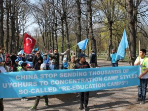 Uygur Türkleri Stockholm’de Çin’i Protesto Etti