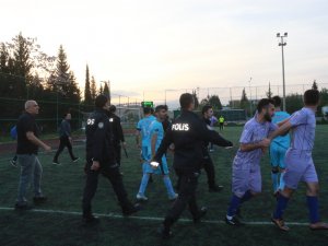 Sahada Yumruk Ve Tekmeler Havada Uçuştu