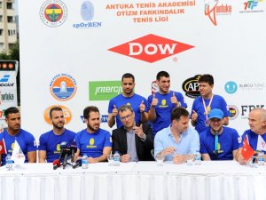 Soldado Ve Dirar, Otizmli Çocuklarla Gösteri Maçı Yaptı