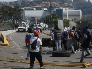 Venezuela’da Darbe Girişiminin Bilançosu: 1 Ölü, 119 Yaralı