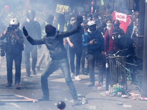 Paris’te Olaylı 1 Mayıs: 25 Yaralı, 222 Gözaltı