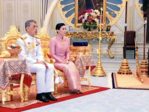 Tayland Kralından Sürpriz Evlilik