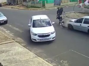 Kaskı Hayatını Kurtardı: O Anlar Kameraya Yansıdı