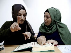 İşitme Engellilerin Kur’an-ı Kerim Okuma Mutluluğu
