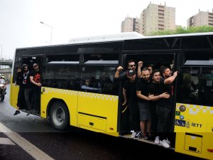 Beşiktaş Taraftarı Türk Telekom Stadyumu’na Geldi