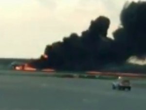 Rusya’da Yolcu Uçağı Alev Aldı: 1 Ölü, 10 Yaralı